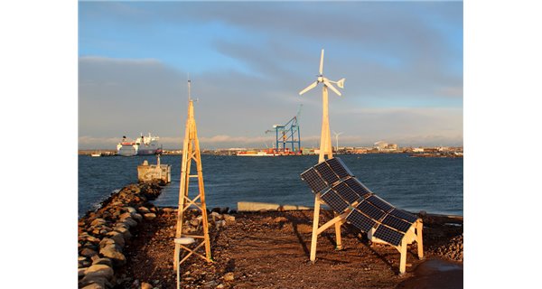 Giraffe 2.0 innoVentum Planta híbrida de viento y energía solar