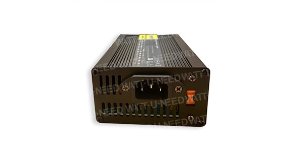 Cargador de batería de litio 14.6V 15A